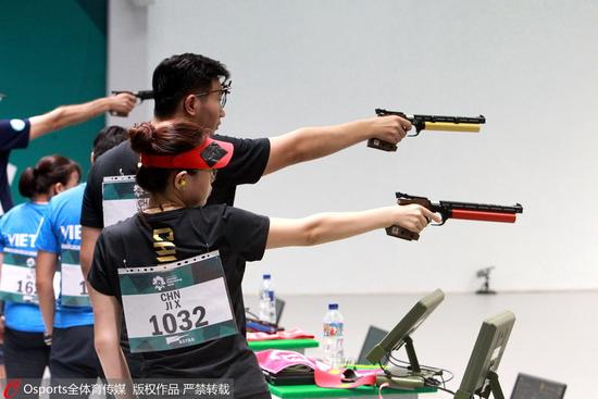 丹麦射击队在团体赛中夺冠