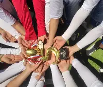 女子足球壮举：团队齐心努力取得胜利的简单介绍