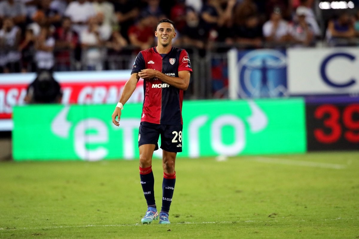 卡利亚里后卫表现出色，球队防守稳固取得连胜的简单介绍