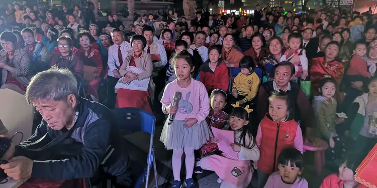 球员技术大发,赢得观众掌声的简单介绍 球员技术大发,赢得观众掌声的简单介绍