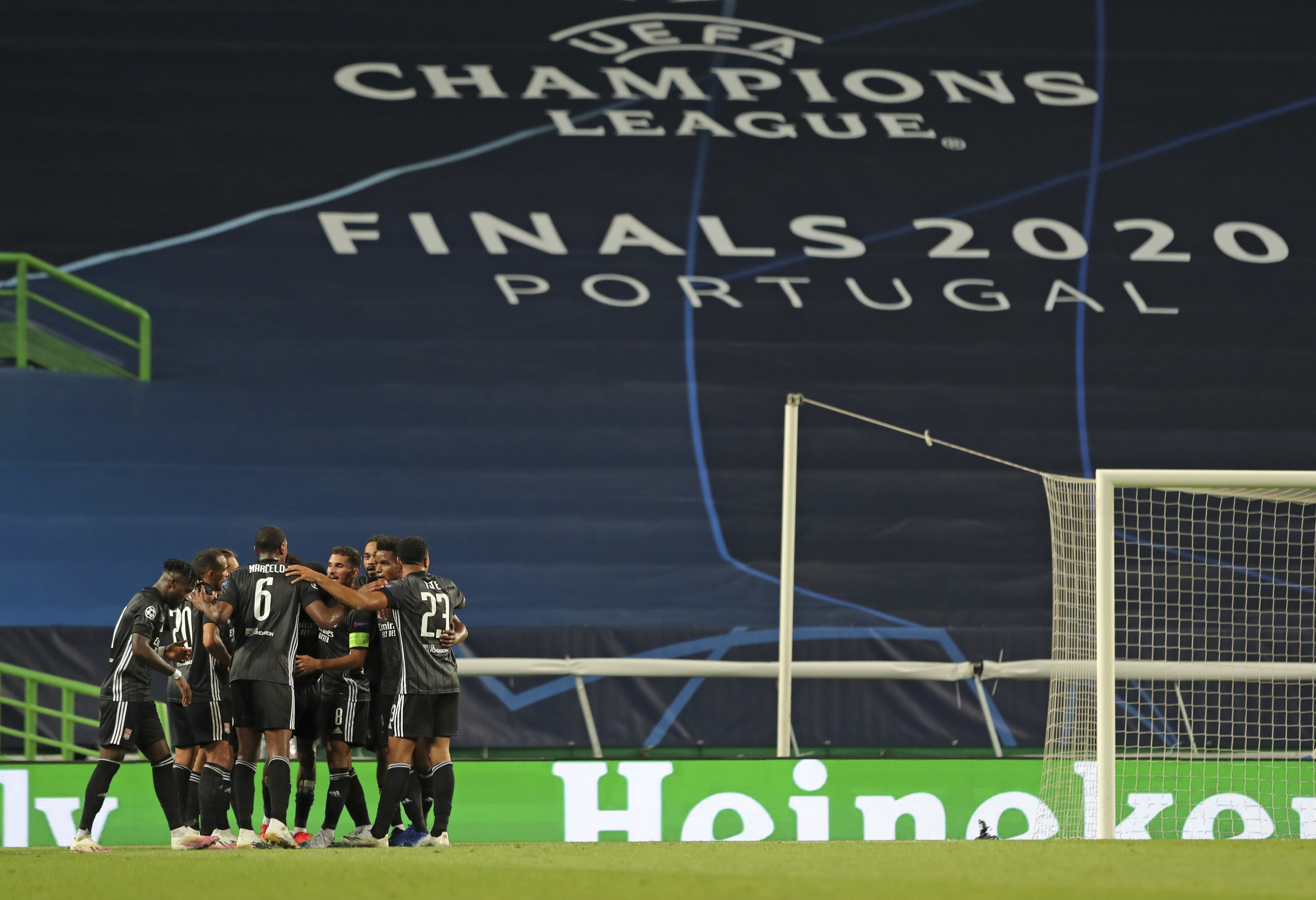 里昂主帅施行轮换阵容备战欧冠资格赛的简单介绍 里昂主帅施行轮换阵容备战欧冠资格赛的简单介绍